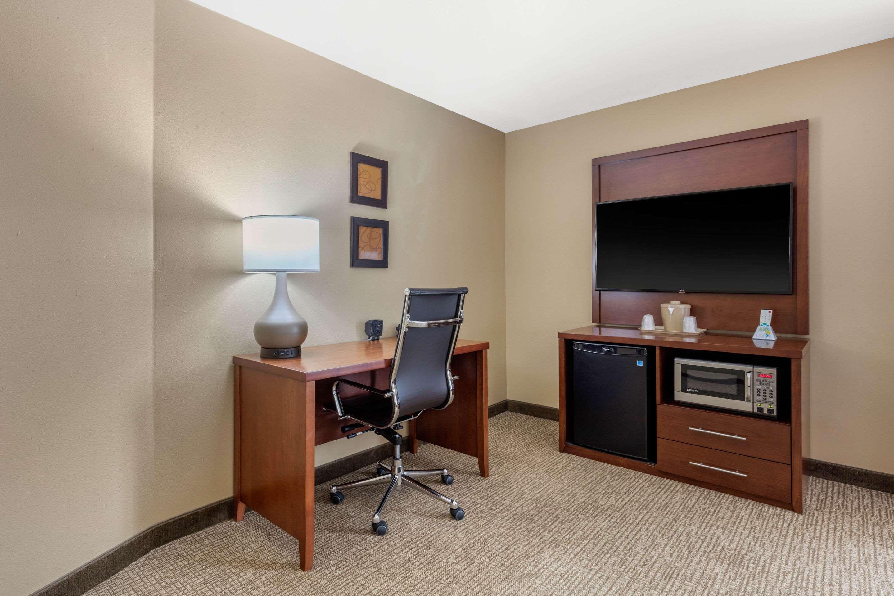 Comfort Suites Pelham Hoover I-65 Exterior photo